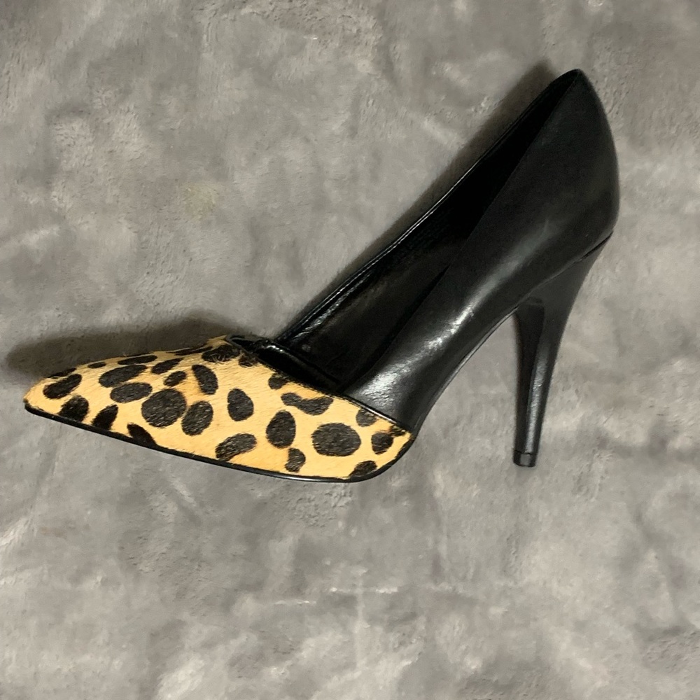 Like New - Guess Cheetah Stiletto Pumps
Size 7.5M - Picture 7 of 12